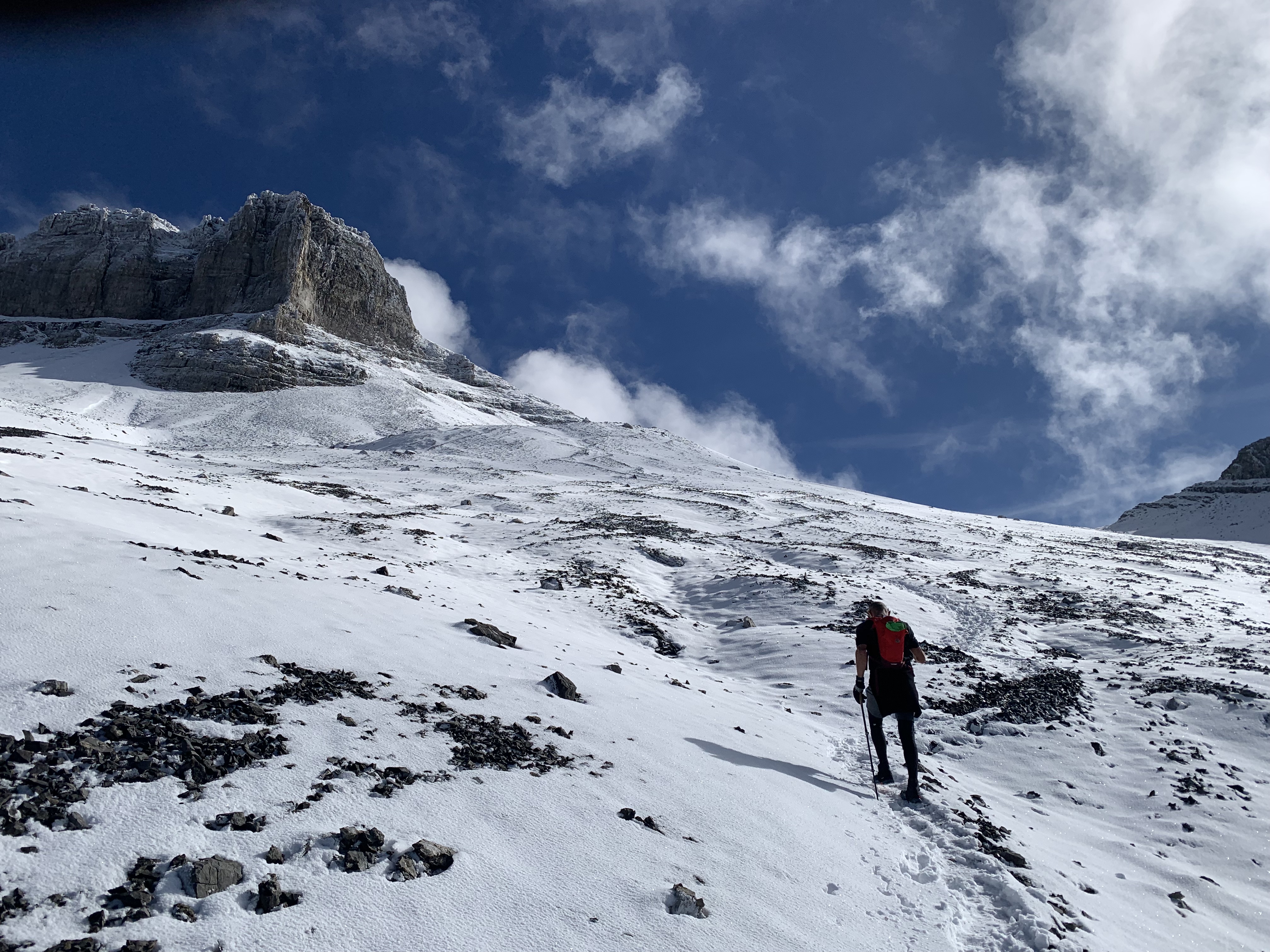 The snowy slopes below the Mount Sparrowhawk summit block