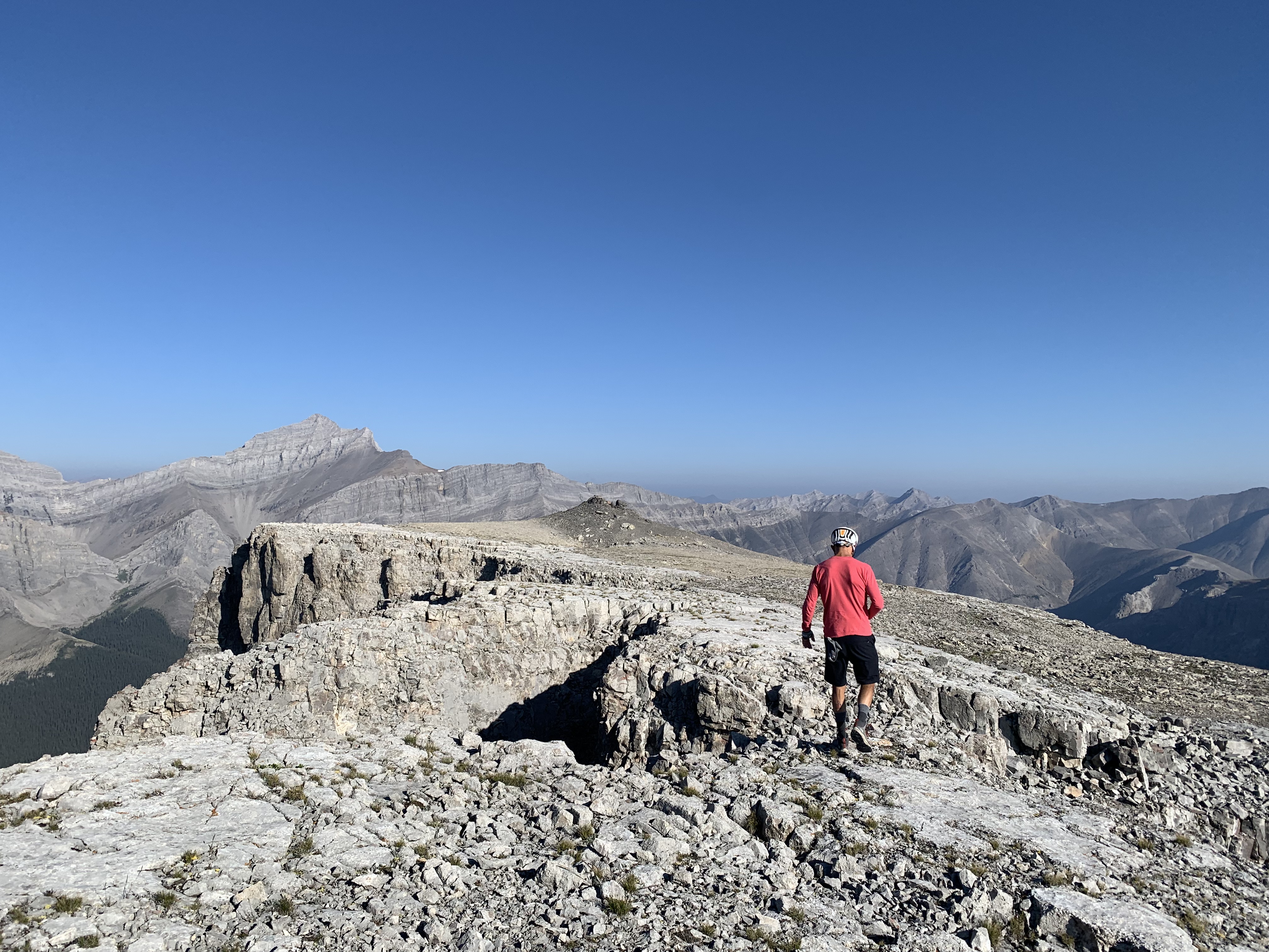 We also went on a little side quest to this sub peak of Mount Remus, it’s worth a little visit. Fisher Peak looks great from this side, occupying the left of the image.