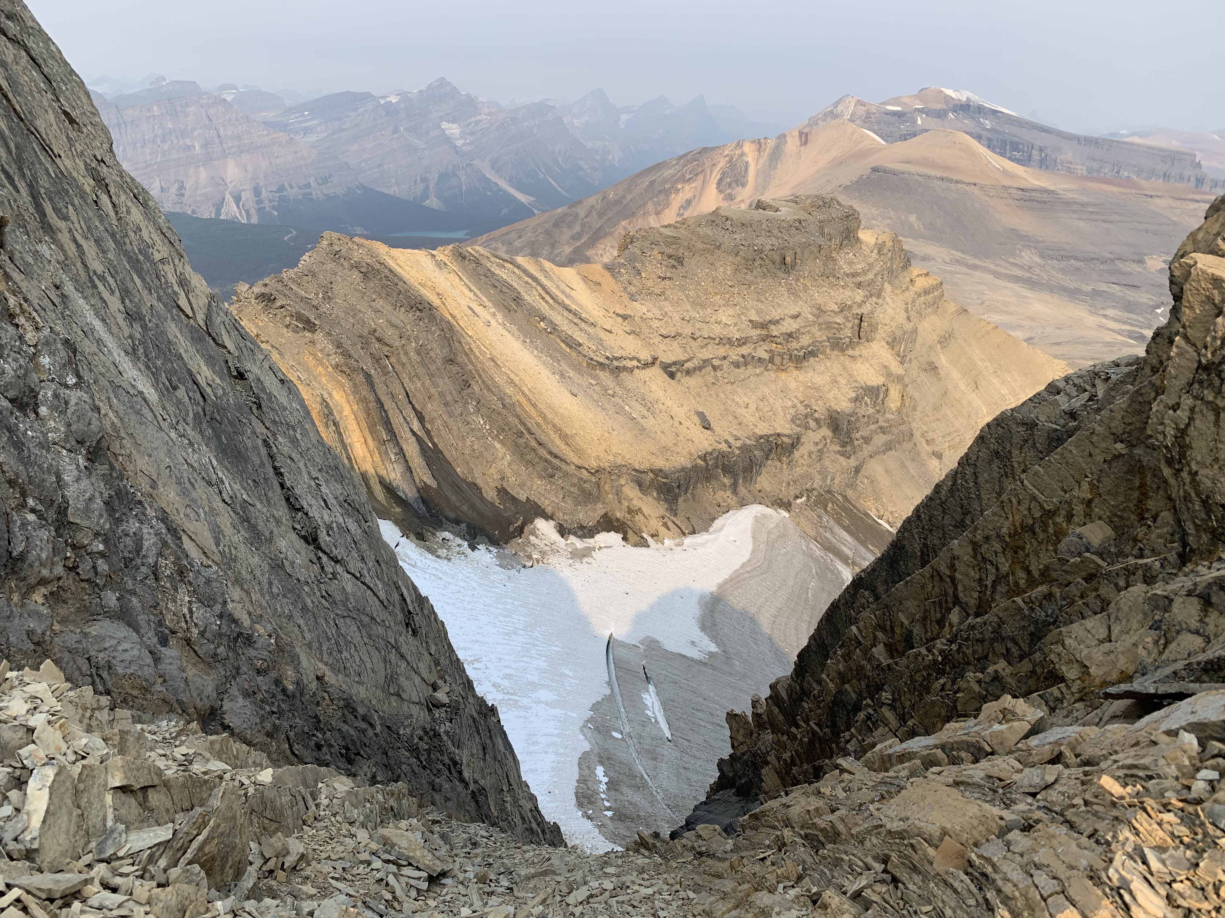 A couloir leading to the glacier on the north side of Cirque Peak